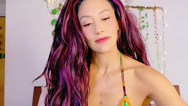Ajua  Uva online show from 16, 4, 2026