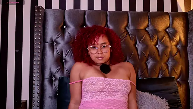 Snapshot of lara_curly chatting on 24, 3, 2026 lara curly online show from 24, 3, 2026