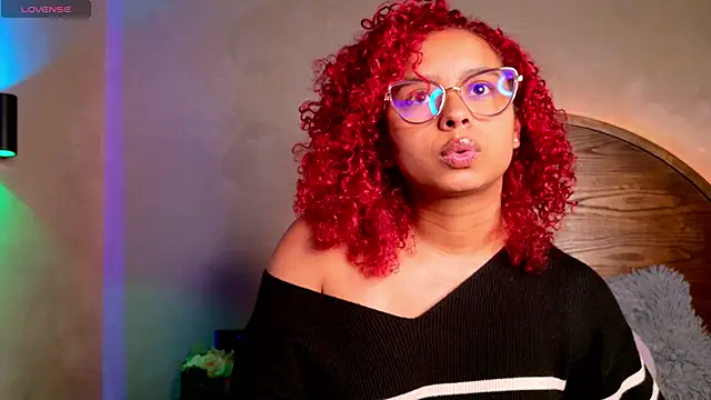 Snapshot of lara_curly chatting on 31, 3, 2026 lara curly online show from 31, 3, 2026