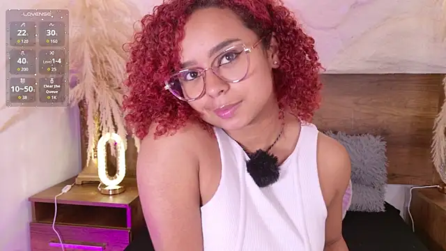 Snapshot of lara_curly chatting on 17, 4, 2026 lara curly online show from 17, 4, 2026