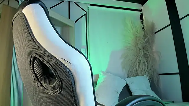 LizzyBrooks  online show from 27, 3, 2026