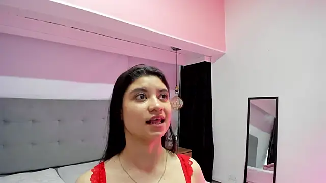 Snapshot of LindaCatalina_ chatting on 4, 4, 2026 LindaCatalina online show from 4, 4, 2026