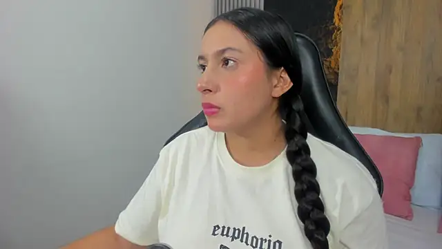 kira relish online show from 8, 5, 2026