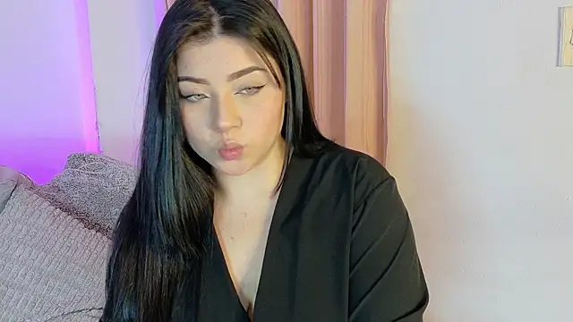 Snapshot of CamilaRougee chatting on 4, 4, 2026 CamilaRougee online show from 4, 4, 2026