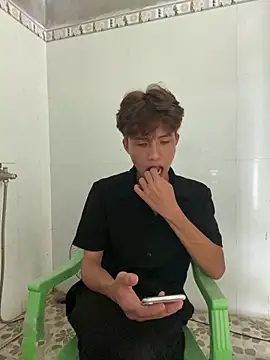 Nguyencuong1999 online show from 18, 5, 2026