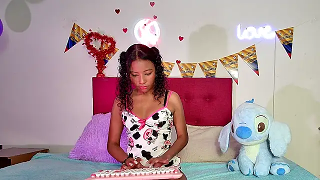 Snapshot of Ellie_Cute7 chatting on 13, 7, 2026 Ellie Cute7 online show from 13, 7, 2026