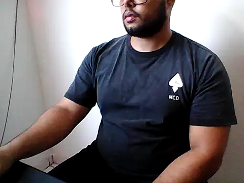 Derick 013 online show from 22, 5, 2026