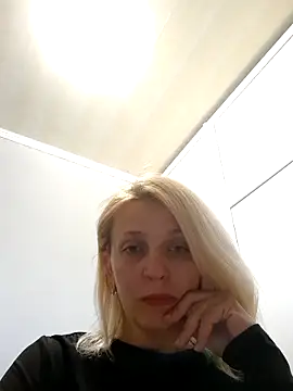 MiaLove183 online show from 10, 5, 2026