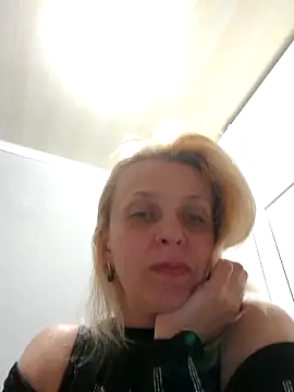 MiaLove183 online show from 11, 5, 2026