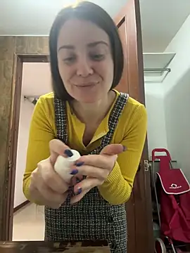 natashakinski online show from 3, 4, 2026