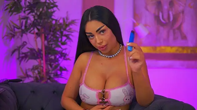 LatinaMorene online show from 17, 4, 2026