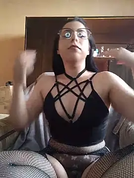 Snapshot of Rue_the_witch6 chatting on 25, 5, 2026 Rue the witch6 online show from 25, 5, 2026