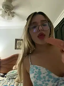 Snapshot of valvam_ chatting on 6, 8, 2026 valvam online show from 6, 8, 2026