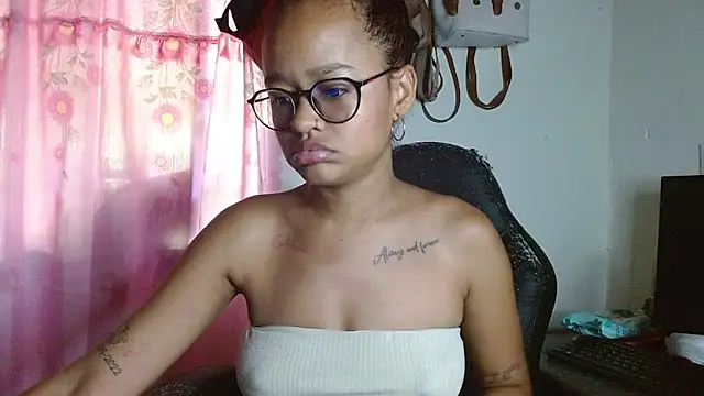 Snapshot of Zoe_film chatting on 25, 3, 2026 Zoe film online show from 25, 3, 2026