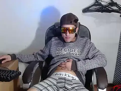SexyboyHot2000 online show from 4, 6, 2026