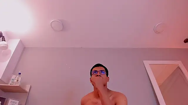 Snapshot of ThiagoVega_ chatting on 3, 4, 2026 ThiagoVega online show from 3, 4, 2026