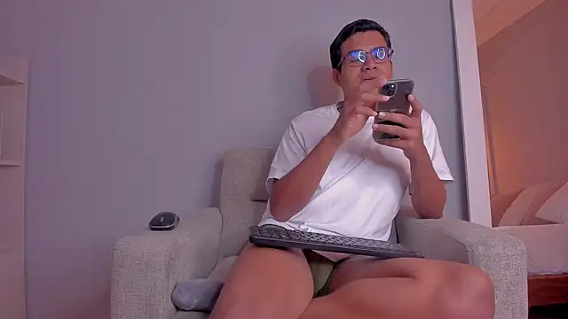Snapshot of ThiagoVega_ chatting on 21, 4, 2026 ThiagoVega online show from 21, 4, 2026