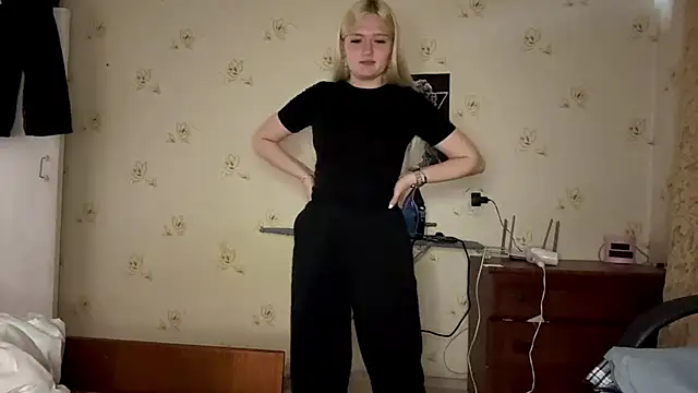 Sophia Blonde online show from 17, 5, 2026