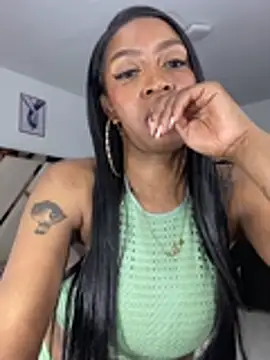 Snapshot of SarayCortez chatting on 7, 7, 2026 SarayCortez online show from 7, 7, 2026