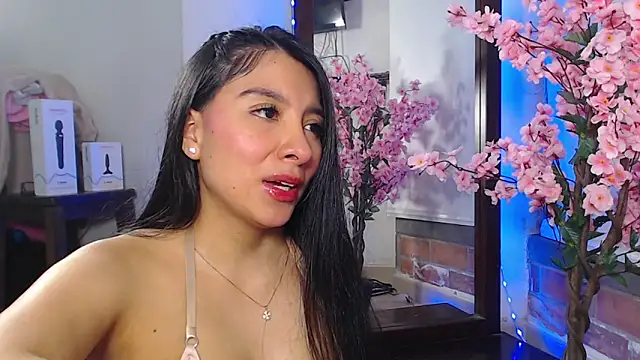 mila gomez  online show from 19, 4, 2026