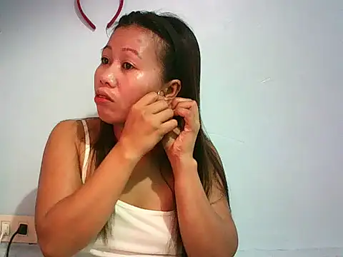 CreamyHotPussy4u online show from 15, 4, 2026