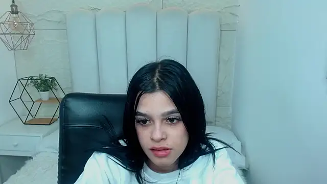 mia velvetk online show from 13, 5, 2026