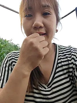 Snapshot of xinhxinh-cute chatting on 12, 4, 2026 xinhxinh-cute online show from 12, 4, 2026