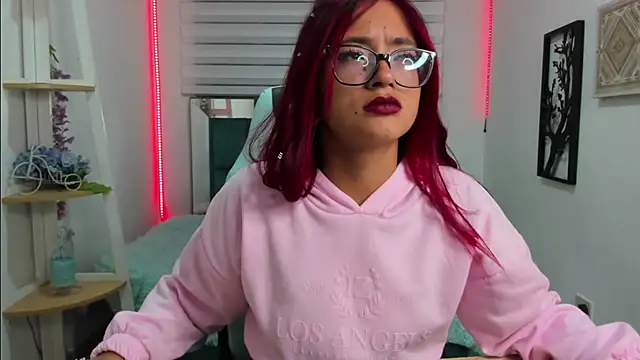 Snapshot of Sara_Red_X chatting on 6, 6, 2026 Sara Red X online show from 6, 6, 2026