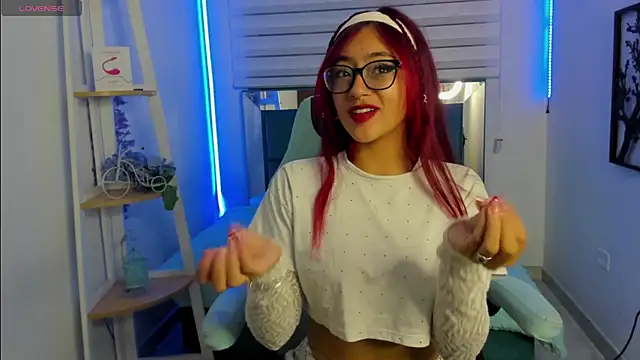Snapshot of Sara_Red_X chatting on 17, 6, 2026 Sara Red X online show from 17, 6, 2026