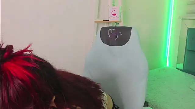 Snapshot of Sara_Red_X chatting on 25, 6, 2026 Sara Red X online show from 25, 6, 2026