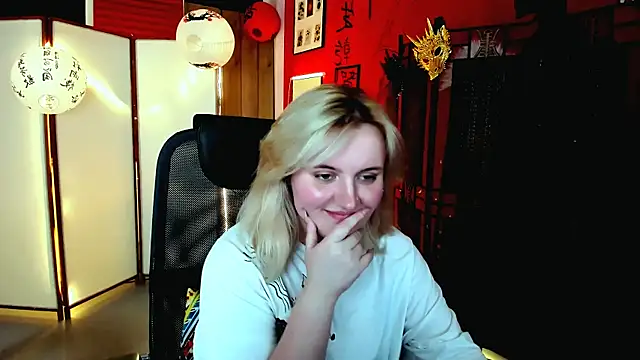 Snapshot of KathyBriggs chatting on 16, 5, 2026 KathyBriggs online show from 16, 5, 2026