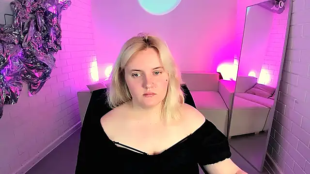 Snapshot of KathyBriggs chatting on 18, 6, 2026 KathyBriggs online show from 18, 6, 2026