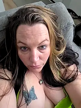 Snapshot of Queenemerald chatting on 8, 7, 2026 Queenemerald online show from 8, 7, 2026