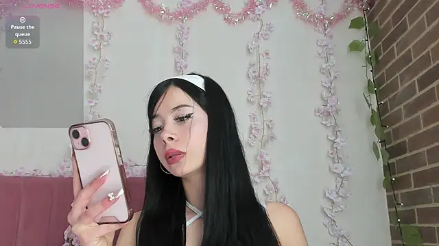 Snapshot of megan_n chatting on 13, 4, 2026 megan n online show from 13, 4, 2026