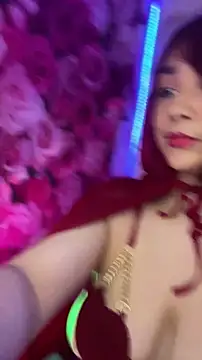Snapshot of SweetLittleRed chatting on 7, 6, 2026 SweetLittleRed online show from 7, 6, 2026