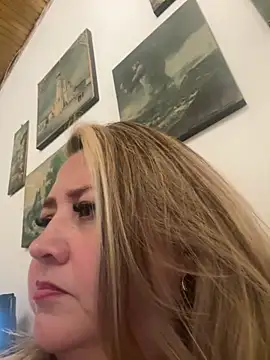 Martinacurvy  online show from 8, 4, 2026