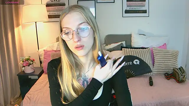 EvaEvis online show from 11, 6, 2026