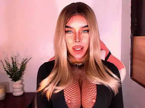 CyraHasABigCock online show from 27, 5, 2026