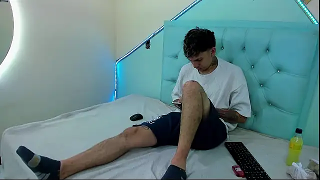 Snapshot of Max_sstteel chatting on 2, 4, 2026 Max sstteel online show from 2, 4, 2026