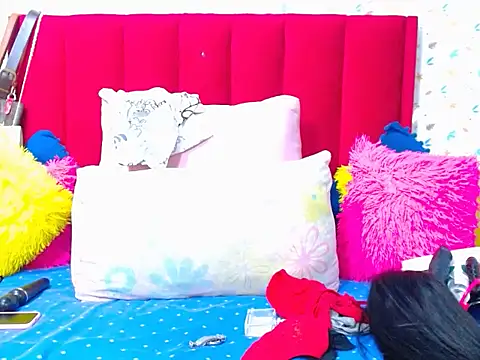 Cherrybootyofjoy86 online show from 18, 6, 2026
