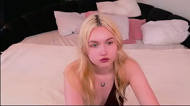 Snapshot of Lilly_Eyes chatting on 13, 7, 2026 Lilly Eyes online show from 13, 7, 2026