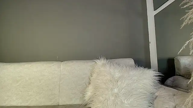 Zoee 8 online show from 4, 6, 2026