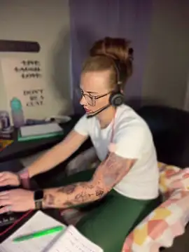 RoxyRedXO12 online show from 8, 4, 2026