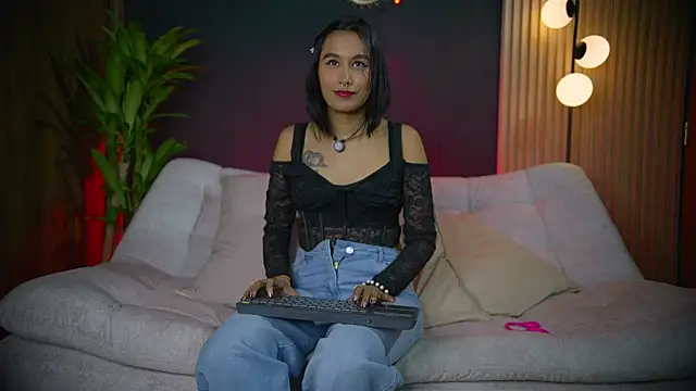 Snapshot of charlottehershel02 chatting on 3, 4, 2026 charlottehershel02 online show from 3, 4, 2026