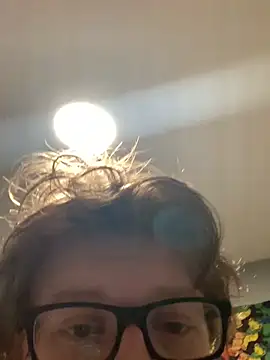 7inchesgothboy online show from 28, 3, 2026