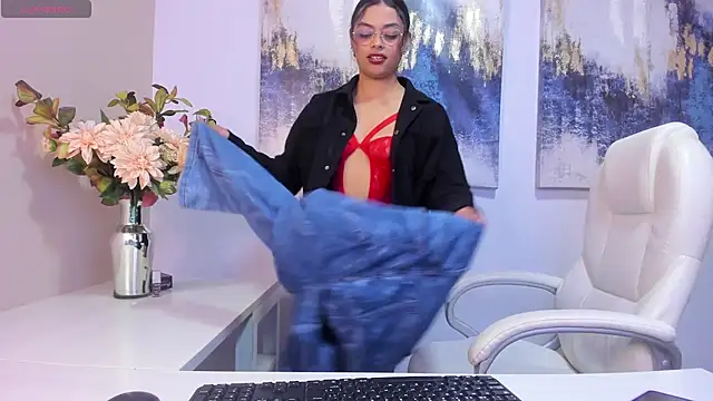 Snapshot of scarlett__2 chatting on 2, 4, 2026 scarlett 2 online show from 2, 4, 2026