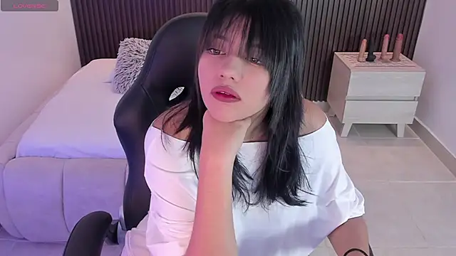 Snapshot of MILLYEVANS1 chatting on 13, 4, 2026 MILLYEVANS1 online show from 13, 4, 2026