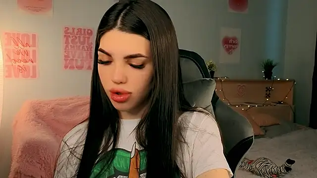 molly rettyy online show from 26, 4, 2026