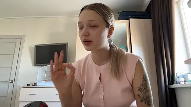 KazukoChristie online show from 30, 3, 2026