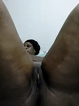 Snapshot of Dutches101 chatting on 9, 4, 2026 Dutches101 online show from 9, 4, 2026